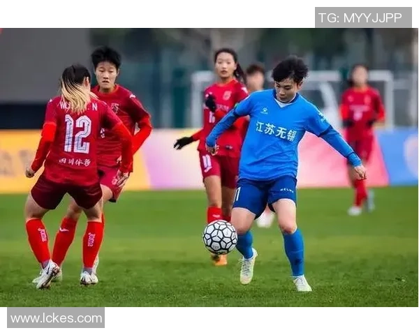 头号女足球星引领巅峰对决展现无与伦比的竞技风采与时代力量